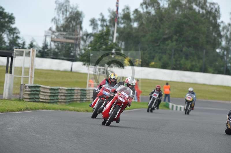 Mallory park Leicestershire;Mallory park photographs;Motorcycle action photographs;classic bikes;event digital images;eventdigitalimages;mallory park;no limits trackday;peter wileman photography;vintage bikes;vintage motorcycles;vmcc festival 1000 bikes