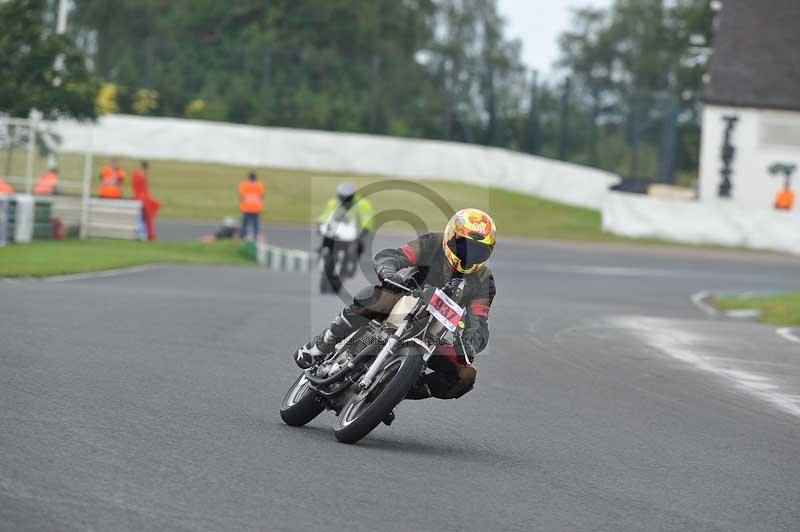 Mallory park Leicestershire;Mallory park photographs;Motorcycle action photographs;classic bikes;event digital images;eventdigitalimages;mallory park;no limits trackday;peter wileman photography;vintage bikes;vintage motorcycles;vmcc festival 1000 bikes