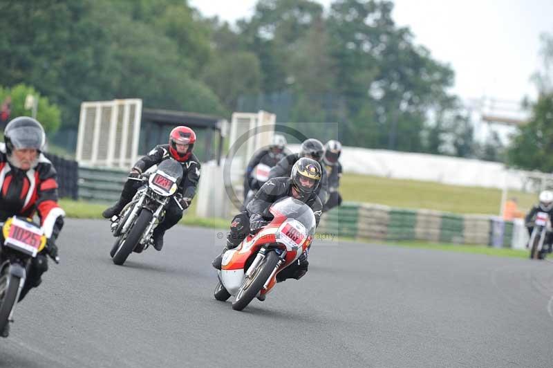 Mallory park Leicestershire;Mallory park photographs;Motorcycle action photographs;classic bikes;event digital images;eventdigitalimages;mallory park;no limits trackday;peter wileman photography;vintage bikes;vintage motorcycles;vmcc festival 1000 bikes