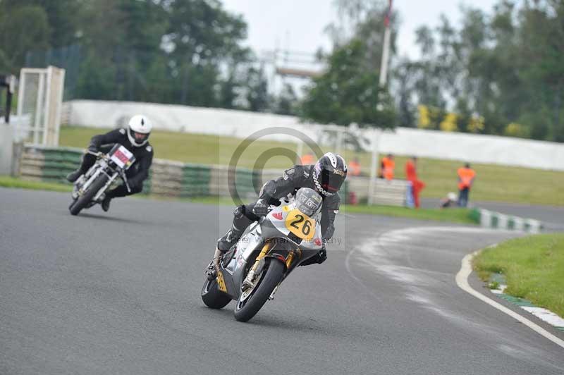 Mallory park Leicestershire;Mallory park photographs;Motorcycle action photographs;classic bikes;event digital images;eventdigitalimages;mallory park;no limits trackday;peter wileman photography;vintage bikes;vintage motorcycles;vmcc festival 1000 bikes