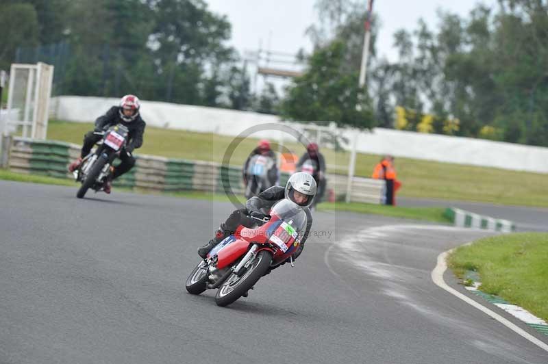 Mallory park Leicestershire;Mallory park photographs;Motorcycle action photographs;classic bikes;event digital images;eventdigitalimages;mallory park;no limits trackday;peter wileman photography;vintage bikes;vintage motorcycles;vmcc festival 1000 bikes