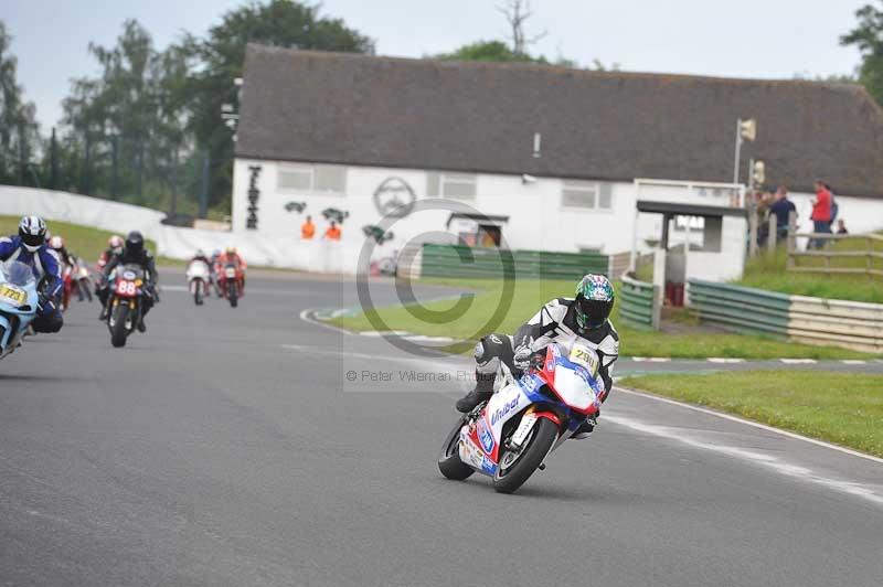 Mallory park Leicestershire;Mallory park photographs;Motorcycle action photographs;classic bikes;event digital images;eventdigitalimages;mallory park;no limits trackday;peter wileman photography;vintage bikes;vintage motorcycles;vmcc festival 1000 bikes