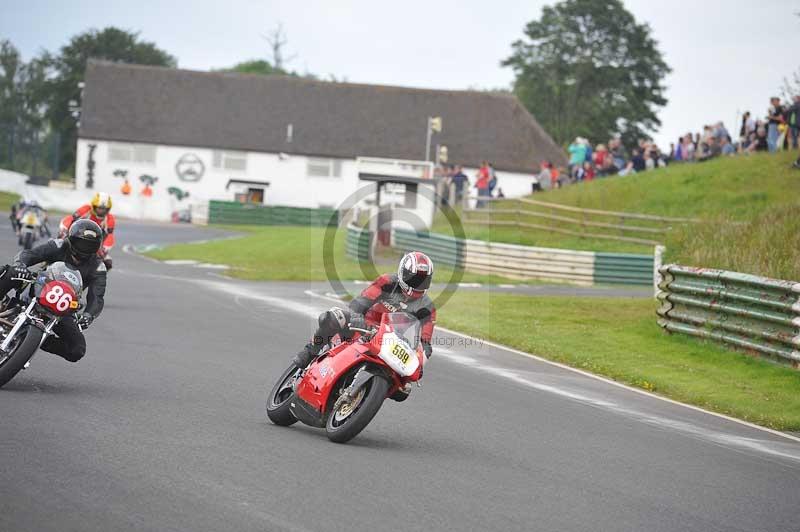 Mallory park Leicestershire;Mallory park photographs;Motorcycle action photographs;classic bikes;event digital images;eventdigitalimages;mallory park;no limits trackday;peter wileman photography;vintage bikes;vintage motorcycles;vmcc festival 1000 bikes