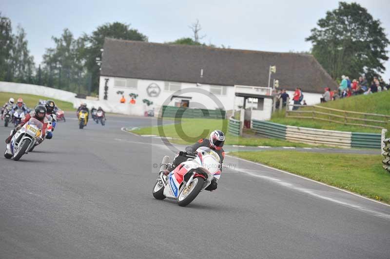 Mallory park Leicestershire;Mallory park photographs;Motorcycle action photographs;classic bikes;event digital images;eventdigitalimages;mallory park;no limits trackday;peter wileman photography;vintage bikes;vintage motorcycles;vmcc festival 1000 bikes