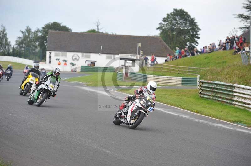 Mallory park Leicestershire;Mallory park photographs;Motorcycle action photographs;classic bikes;event digital images;eventdigitalimages;mallory park;no limits trackday;peter wileman photography;vintage bikes;vintage motorcycles;vmcc festival 1000 bikes