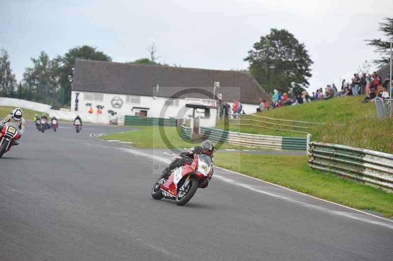 Mallory park Leicestershire;Mallory park photographs;Motorcycle action photographs;classic bikes;event digital images;eventdigitalimages;mallory park;no limits trackday;peter wileman photography;vintage bikes;vintage motorcycles;vmcc festival 1000 bikes