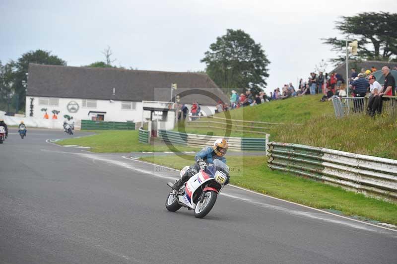Mallory park Leicestershire;Mallory park photographs;Motorcycle action photographs;classic bikes;event digital images;eventdigitalimages;mallory park;no limits trackday;peter wileman photography;vintage bikes;vintage motorcycles;vmcc festival 1000 bikes