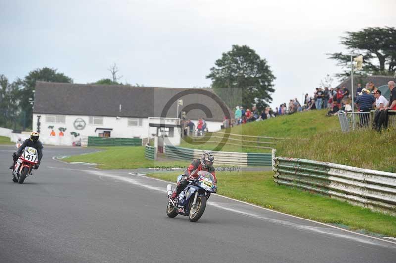 Mallory park Leicestershire;Mallory park photographs;Motorcycle action photographs;classic bikes;event digital images;eventdigitalimages;mallory park;no limits trackday;peter wileman photography;vintage bikes;vintage motorcycles;vmcc festival 1000 bikes