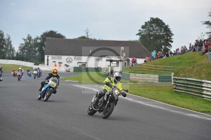 Mallory park Leicestershire;Mallory park photographs;Motorcycle action photographs;classic bikes;event digital images;eventdigitalimages;mallory park;no limits trackday;peter wileman photography;vintage bikes;vintage motorcycles;vmcc festival 1000 bikes