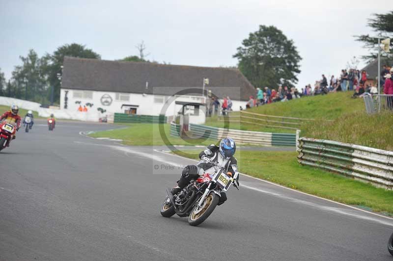 Mallory park Leicestershire;Mallory park photographs;Motorcycle action photographs;classic bikes;event digital images;eventdigitalimages;mallory park;no limits trackday;peter wileman photography;vintage bikes;vintage motorcycles;vmcc festival 1000 bikes