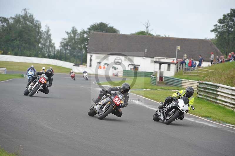 Mallory park Leicestershire;Mallory park photographs;Motorcycle action photographs;classic bikes;event digital images;eventdigitalimages;mallory park;no limits trackday;peter wileman photography;vintage bikes;vintage motorcycles;vmcc festival 1000 bikes