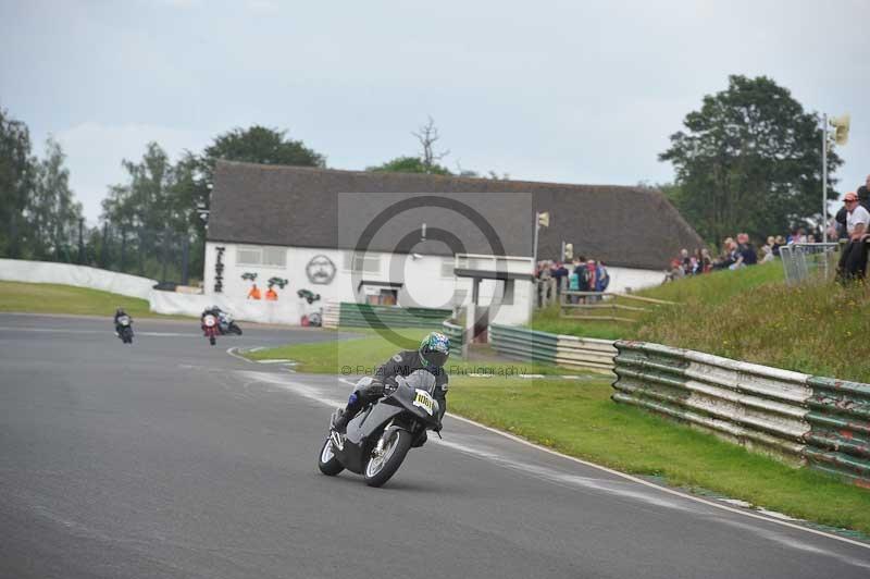 Mallory park Leicestershire;Mallory park photographs;Motorcycle action photographs;classic bikes;event digital images;eventdigitalimages;mallory park;no limits trackday;peter wileman photography;vintage bikes;vintage motorcycles;vmcc festival 1000 bikes