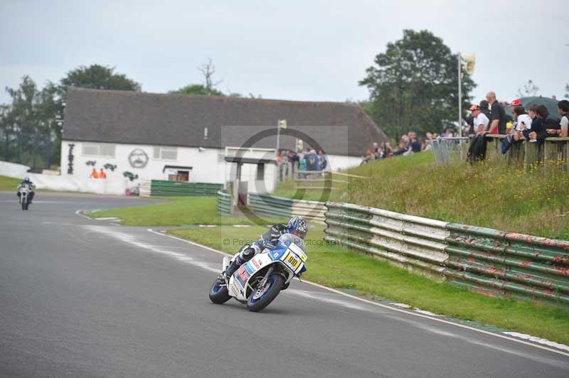 Mallory park Leicestershire;Mallory park photographs;Motorcycle action photographs;classic bikes;event digital images;eventdigitalimages;mallory park;no limits trackday;peter wileman photography;vintage bikes;vintage motorcycles;vmcc festival 1000 bikes