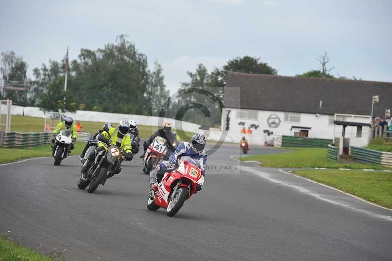 Mallory park Leicestershire;Mallory park photographs;Motorcycle action photographs;classic bikes;event digital images;eventdigitalimages;mallory park;no limits trackday;peter wileman photography;vintage bikes;vintage motorcycles;vmcc festival 1000 bikes