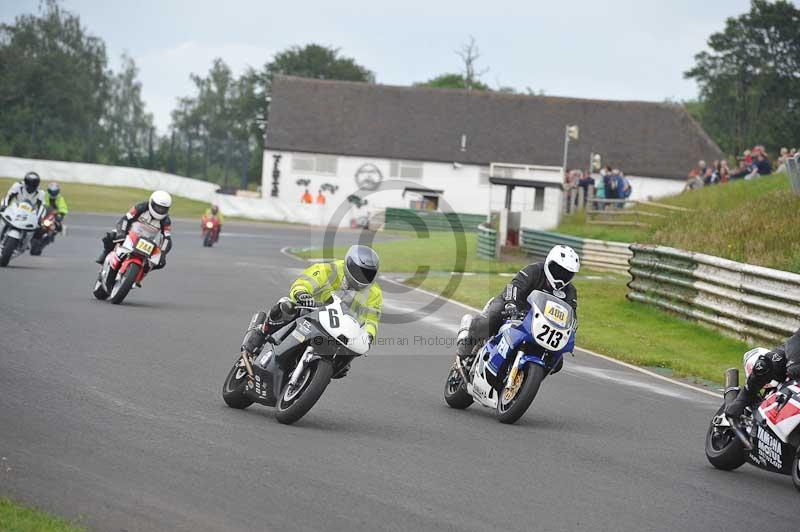 Mallory park Leicestershire;Mallory park photographs;Motorcycle action photographs;classic bikes;event digital images;eventdigitalimages;mallory park;no limits trackday;peter wileman photography;vintage bikes;vintage motorcycles;vmcc festival 1000 bikes