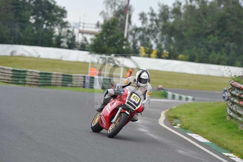 Mallory park Leicestershire;Mallory park photographs;Motorcycle action photographs;classic bikes;event digital images;eventdigitalimages;mallory park;no limits trackday;peter wileman photography;vintage bikes;vintage motorcycles;vmcc festival 1000 bikes