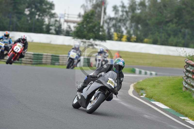 Mallory park Leicestershire;Mallory park photographs;Motorcycle action photographs;classic bikes;event digital images;eventdigitalimages;mallory park;no limits trackday;peter wileman photography;vintage bikes;vintage motorcycles;vmcc festival 1000 bikes