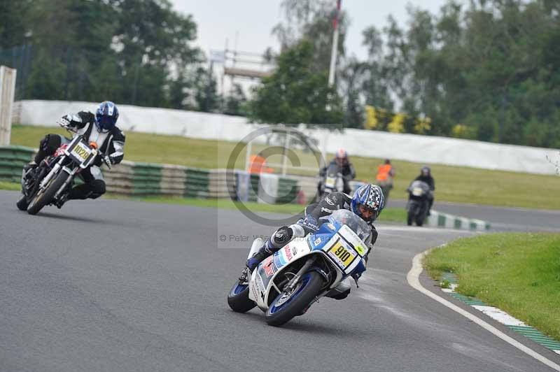 Mallory park Leicestershire;Mallory park photographs;Motorcycle action photographs;classic bikes;event digital images;eventdigitalimages;mallory park;no limits trackday;peter wileman photography;vintage bikes;vintage motorcycles;vmcc festival 1000 bikes