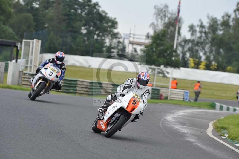 Mallory park Leicestershire;Mallory park photographs;Motorcycle action photographs;classic bikes;event digital images;eventdigitalimages;mallory park;no limits trackday;peter wileman photography;vintage bikes;vintage motorcycles;vmcc festival 1000 bikes