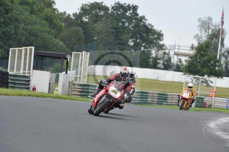 Mallory park Leicestershire;Mallory park photographs;Motorcycle action photographs;classic bikes;event digital images;eventdigitalimages;mallory park;no limits trackday;peter wileman photography;vintage bikes;vintage motorcycles;vmcc festival 1000 bikes