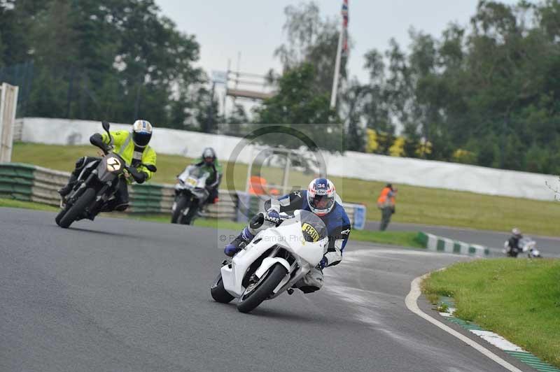 Mallory park Leicestershire;Mallory park photographs;Motorcycle action photographs;classic bikes;event digital images;eventdigitalimages;mallory park;no limits trackday;peter wileman photography;vintage bikes;vintage motorcycles;vmcc festival 1000 bikes