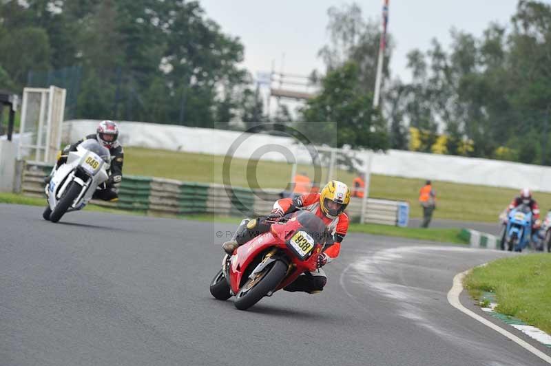 Mallory park Leicestershire;Mallory park photographs;Motorcycle action photographs;classic bikes;event digital images;eventdigitalimages;mallory park;no limits trackday;peter wileman photography;vintage bikes;vintage motorcycles;vmcc festival 1000 bikes