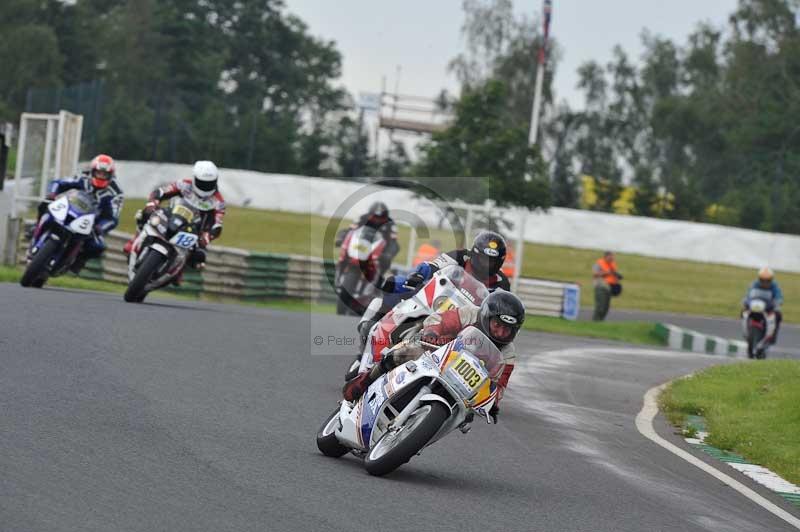 Mallory park Leicestershire;Mallory park photographs;Motorcycle action photographs;classic bikes;event digital images;eventdigitalimages;mallory park;no limits trackday;peter wileman photography;vintage bikes;vintage motorcycles;vmcc festival 1000 bikes