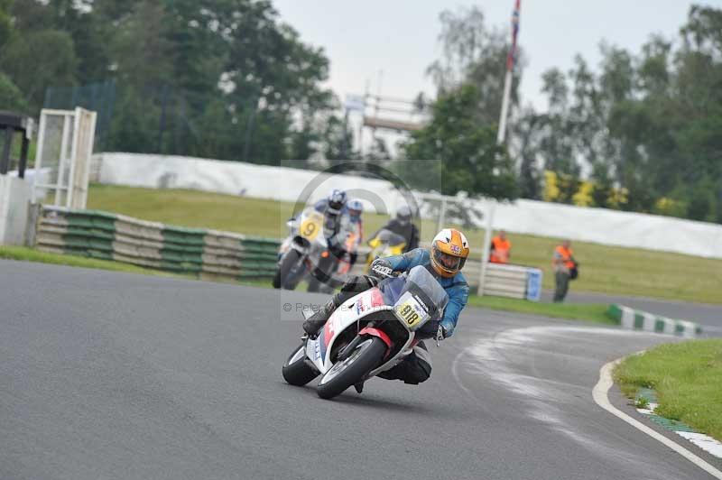 Mallory park Leicestershire;Mallory park photographs;Motorcycle action photographs;classic bikes;event digital images;eventdigitalimages;mallory park;no limits trackday;peter wileman photography;vintage bikes;vintage motorcycles;vmcc festival 1000 bikes