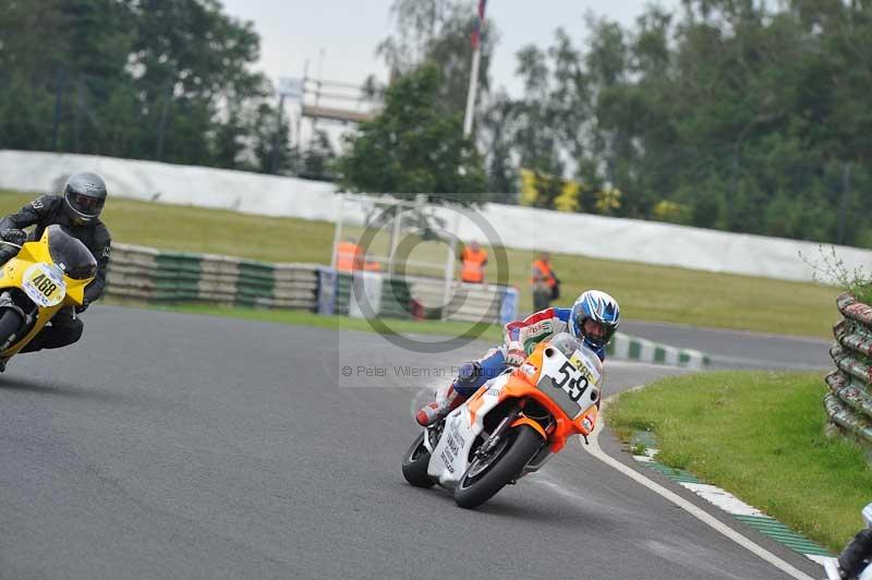 Mallory park Leicestershire;Mallory park photographs;Motorcycle action photographs;classic bikes;event digital images;eventdigitalimages;mallory park;no limits trackday;peter wileman photography;vintage bikes;vintage motorcycles;vmcc festival 1000 bikes