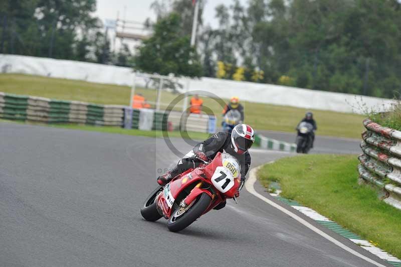 Mallory park Leicestershire;Mallory park photographs;Motorcycle action photographs;classic bikes;event digital images;eventdigitalimages;mallory park;no limits trackday;peter wileman photography;vintage bikes;vintage motorcycles;vmcc festival 1000 bikes