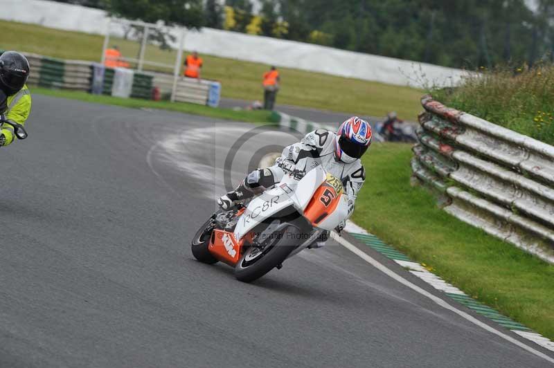 Mallory park Leicestershire;Mallory park photographs;Motorcycle action photographs;classic bikes;event digital images;eventdigitalimages;mallory park;no limits trackday;peter wileman photography;vintage bikes;vintage motorcycles;vmcc festival 1000 bikes