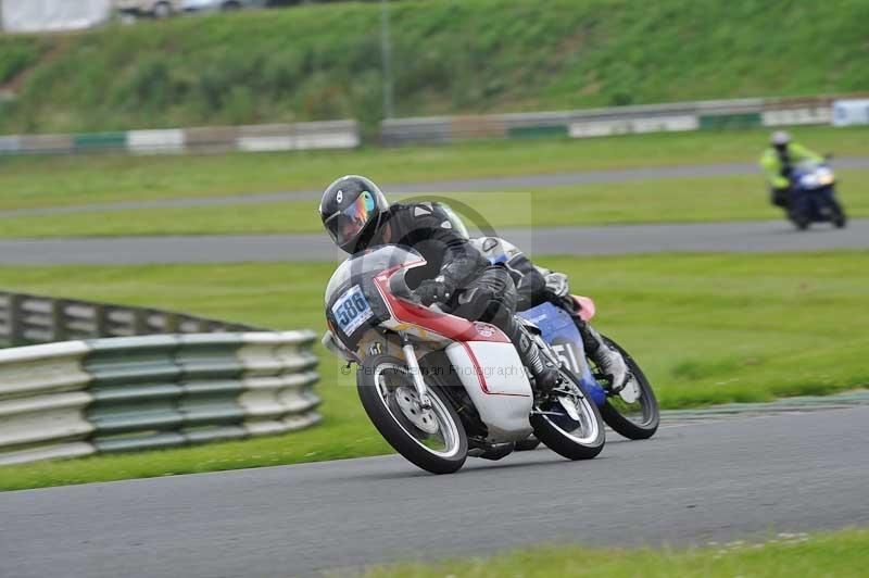 Mallory park Leicestershire;Mallory park photographs;Motorcycle action photographs;classic bikes;event digital images;eventdigitalimages;mallory park;no limits trackday;peter wileman photography;vintage bikes;vintage motorcycles;vmcc festival 1000 bikes