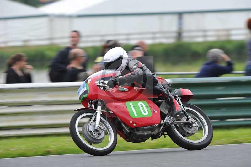 Mallory park Leicestershire;Mallory park photographs;Motorcycle action photographs;classic bikes;event digital images;eventdigitalimages;mallory park;no limits trackday;peter wileman photography;vintage bikes;vintage motorcycles;vmcc festival 1000 bikes