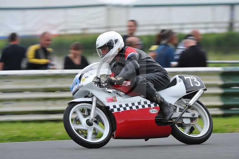 Mallory park Leicestershire;Mallory park photographs;Motorcycle action photographs;classic bikes;event digital images;eventdigitalimages;mallory park;no limits trackday;peter wileman photography;vintage bikes;vintage motorcycles;vmcc festival 1000 bikes