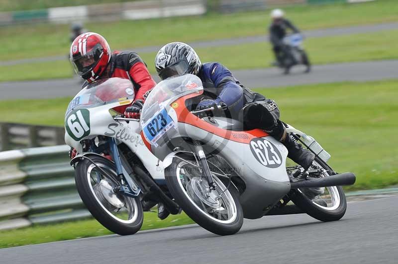 Mallory park Leicestershire;Mallory park photographs;Motorcycle action photographs;classic bikes;event digital images;eventdigitalimages;mallory park;no limits trackday;peter wileman photography;vintage bikes;vintage motorcycles;vmcc festival 1000 bikes