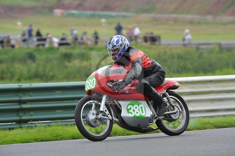 Mallory park Leicestershire;Mallory park photographs;Motorcycle action photographs;classic bikes;event digital images;eventdigitalimages;mallory park;no limits trackday;peter wileman photography;vintage bikes;vintage motorcycles;vmcc festival 1000 bikes