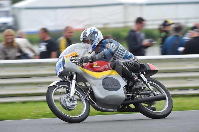 Mallory park Leicestershire;Mallory park photographs;Motorcycle action photographs;classic bikes;event digital images;eventdigitalimages;mallory park;no limits trackday;peter wileman photography;vintage bikes;vintage motorcycles;vmcc festival 1000 bikes