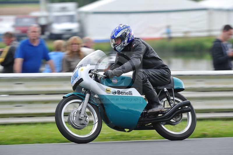 Mallory park Leicestershire;Mallory park photographs;Motorcycle action photographs;classic bikes;event digital images;eventdigitalimages;mallory park;no limits trackday;peter wileman photography;vintage bikes;vintage motorcycles;vmcc festival 1000 bikes