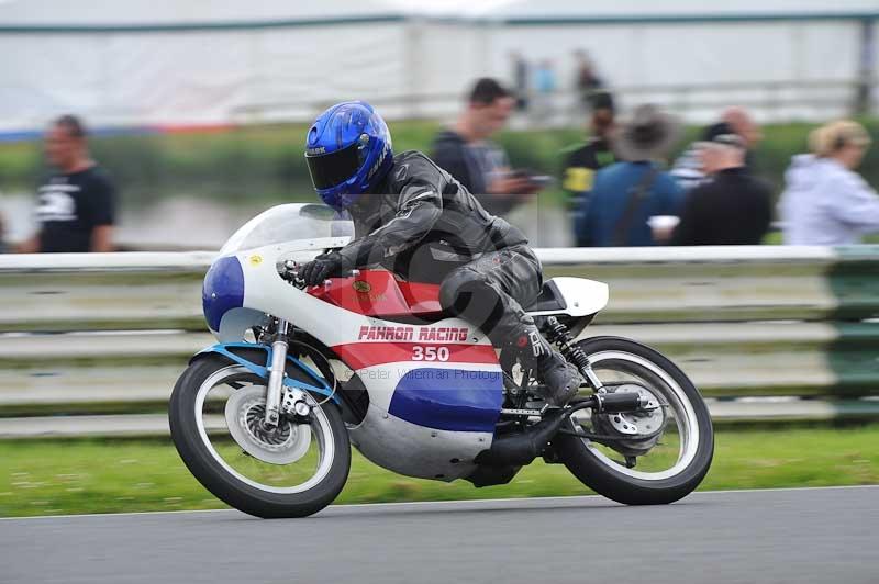 Mallory park Leicestershire;Mallory park photographs;Motorcycle action photographs;classic bikes;event digital images;eventdigitalimages;mallory park;no limits trackday;peter wileman photography;vintage bikes;vintage motorcycles;vmcc festival 1000 bikes