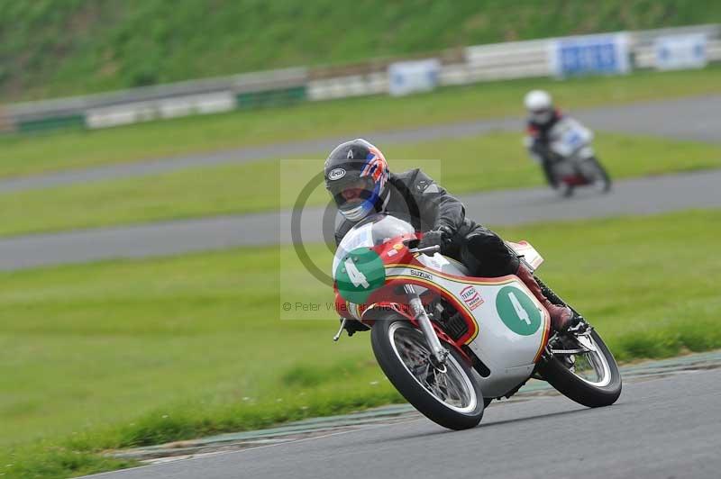 Mallory park Leicestershire;Mallory park photographs;Motorcycle action photographs;classic bikes;event digital images;eventdigitalimages;mallory park;no limits trackday;peter wileman photography;vintage bikes;vintage motorcycles;vmcc festival 1000 bikes