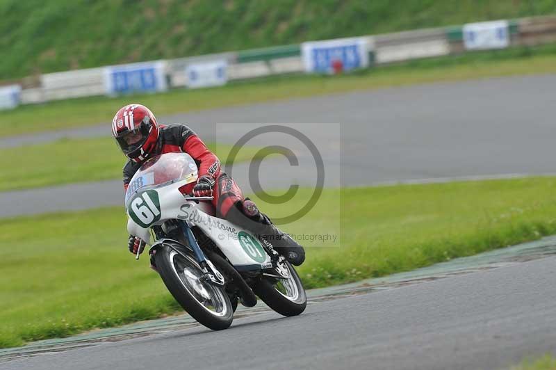 Mallory park Leicestershire;Mallory park photographs;Motorcycle action photographs;classic bikes;event digital images;eventdigitalimages;mallory park;no limits trackday;peter wileman photography;vintage bikes;vintage motorcycles;vmcc festival 1000 bikes