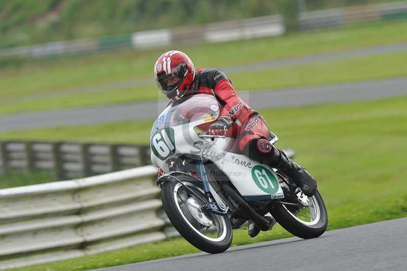 Mallory park Leicestershire;Mallory park photographs;Motorcycle action photographs;classic bikes;event digital images;eventdigitalimages;mallory park;no limits trackday;peter wileman photography;vintage bikes;vintage motorcycles;vmcc festival 1000 bikes