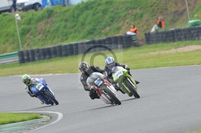 Mallory park Leicestershire;Mallory park photographs;Motorcycle action photographs;classic bikes;event digital images;eventdigitalimages;mallory park;no limits trackday;peter wileman photography;vintage bikes;vintage motorcycles;vmcc festival 1000 bikes