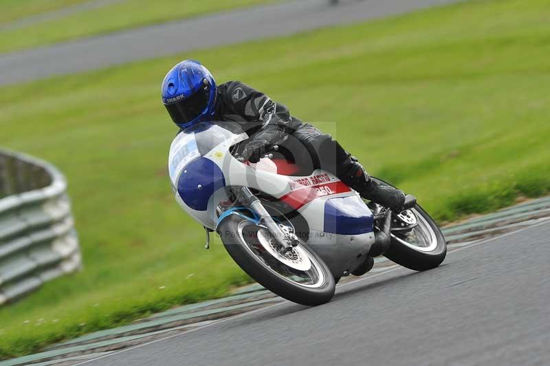 Mallory park Leicestershire;Mallory park photographs;Motorcycle action photographs;classic bikes;event digital images;eventdigitalimages;mallory park;no limits trackday;peter wileman photography;vintage bikes;vintage motorcycles;vmcc festival 1000 bikes