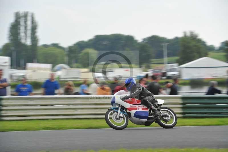 Mallory park Leicestershire;Mallory park photographs;Motorcycle action photographs;classic bikes;event digital images;eventdigitalimages;mallory park;no limits trackday;peter wileman photography;vintage bikes;vintage motorcycles;vmcc festival 1000 bikes