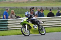 Mallory-park-Leicestershire;Mallory-park-photographs;Motorcycle-action-photographs;classic-bikes;event-digital-images;eventdigitalimages;mallory-park;no-limits-trackday;peter-wileman-photography;vintage-bikes;vintage-motorcycles;vmcc-festival-1000-bikes