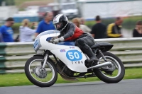 Mallory-park-Leicestershire;Mallory-park-photographs;Motorcycle-action-photographs;classic-bikes;event-digital-images;eventdigitalimages;mallory-park;no-limits-trackday;peter-wileman-photography;vintage-bikes;vintage-motorcycles;vmcc-festival-1000-bikes