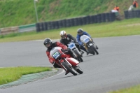 Mallory-park-Leicestershire;Mallory-park-photographs;Motorcycle-action-photographs;classic-bikes;event-digital-images;eventdigitalimages;mallory-park;no-limits-trackday;peter-wileman-photography;vintage-bikes;vintage-motorcycles;vmcc-festival-1000-bikes