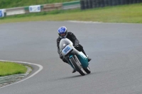 Mallory-park-Leicestershire;Mallory-park-photographs;Motorcycle-action-photographs;classic-bikes;event-digital-images;eventdigitalimages;mallory-park;no-limits-trackday;peter-wileman-photography;vintage-bikes;vintage-motorcycles;vmcc-festival-1000-bikes