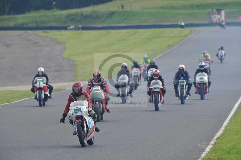 Mallory park Leicestershire;Mallory park photographs;Motorcycle action photographs;classic bikes;event digital images;eventdigitalimages;mallory park;no limits trackday;peter wileman photography;vintage bikes;vintage motorcycles;vmcc festival 1000 bikes